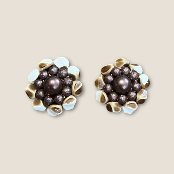 Vintage Jewelry - Vintage Beaded Clip On Earrings